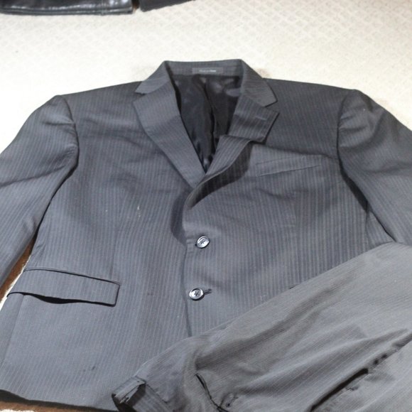Calvin Klein Size 46R 100% Wool Black Pinstripe Two Button Suit 38x30 Pants